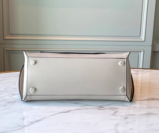 ハンドバッグ レディース バッグ 鞄 かばん ショルダーバッグ 肩掛けバッグ 斜め掛けバッグ きれいめ エレガント 通勤 オフィス OL 牛革 レザー 上品 カジュアル お出かけ おしゃれ 無地 女性