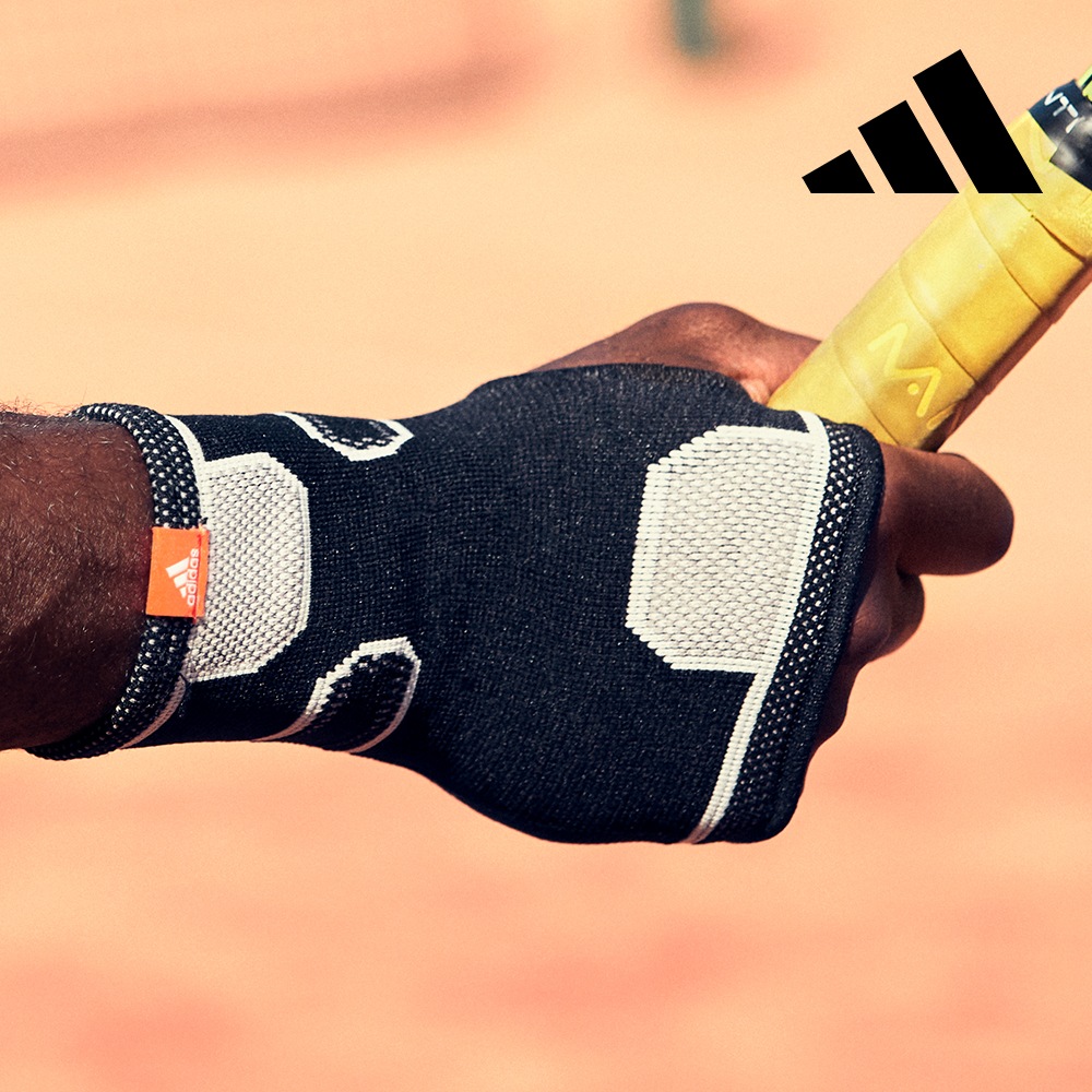 アディダスフィットネスエッセンシャルリストブレースセット (2個入り)