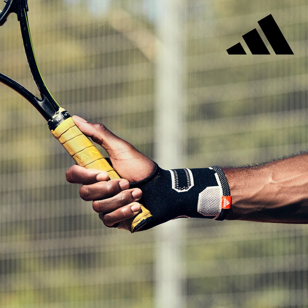 アディダスフィットネスエッセンシャルリストブレースセット (2個入り)