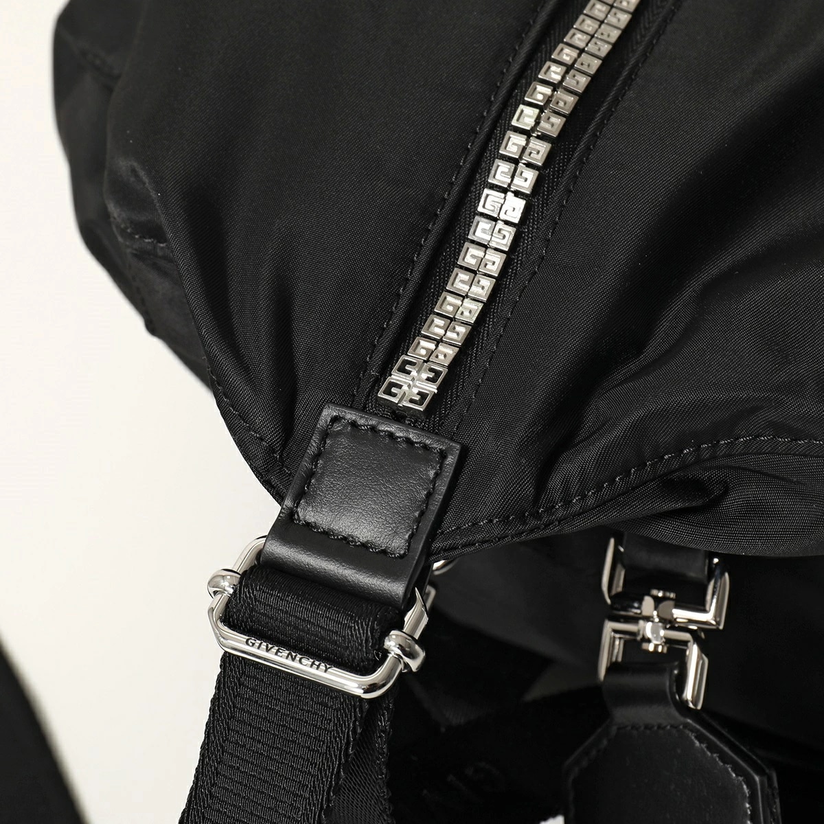 GIVENCHY ジバンシィ バックパック G-ZIP BACKPACK M BK50A8K1JE メンズ ハンドバッグ ナイロン ロゴ リュック 001/BLACK