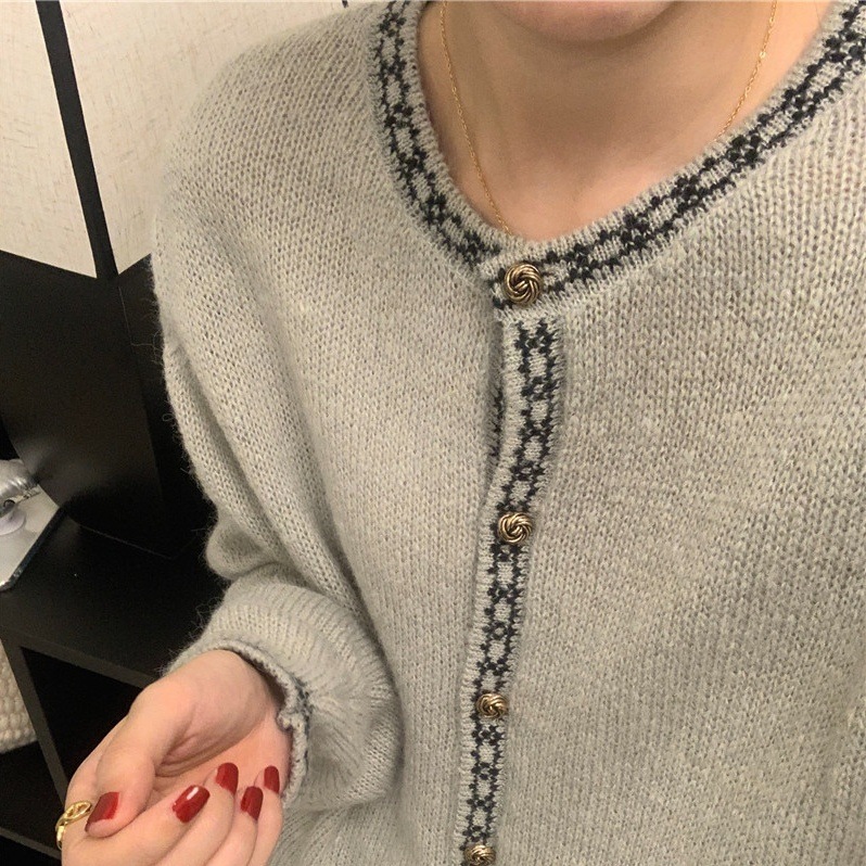 トップス カーディガン ミディアム丈 長袖 ラウンドネック 前開き ボタン かわいい 大人可愛い きれいめ シンプル カジュアル 上品 おしゃれ かっこいい 大人女子 こなれ感 個性的 主役級 存在感
