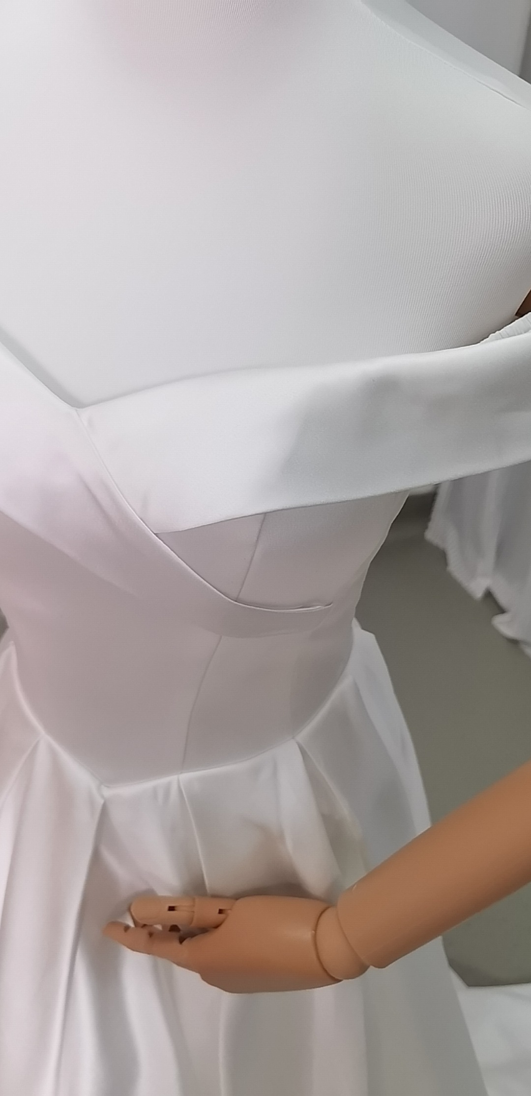 ウェディングドレス オフショルダー 光沢サテン スレンダーライン 結婚式 前撮り ウェディングドレス オフショルダー 光沢サテン スレンダーライン 結婚式 前撮り