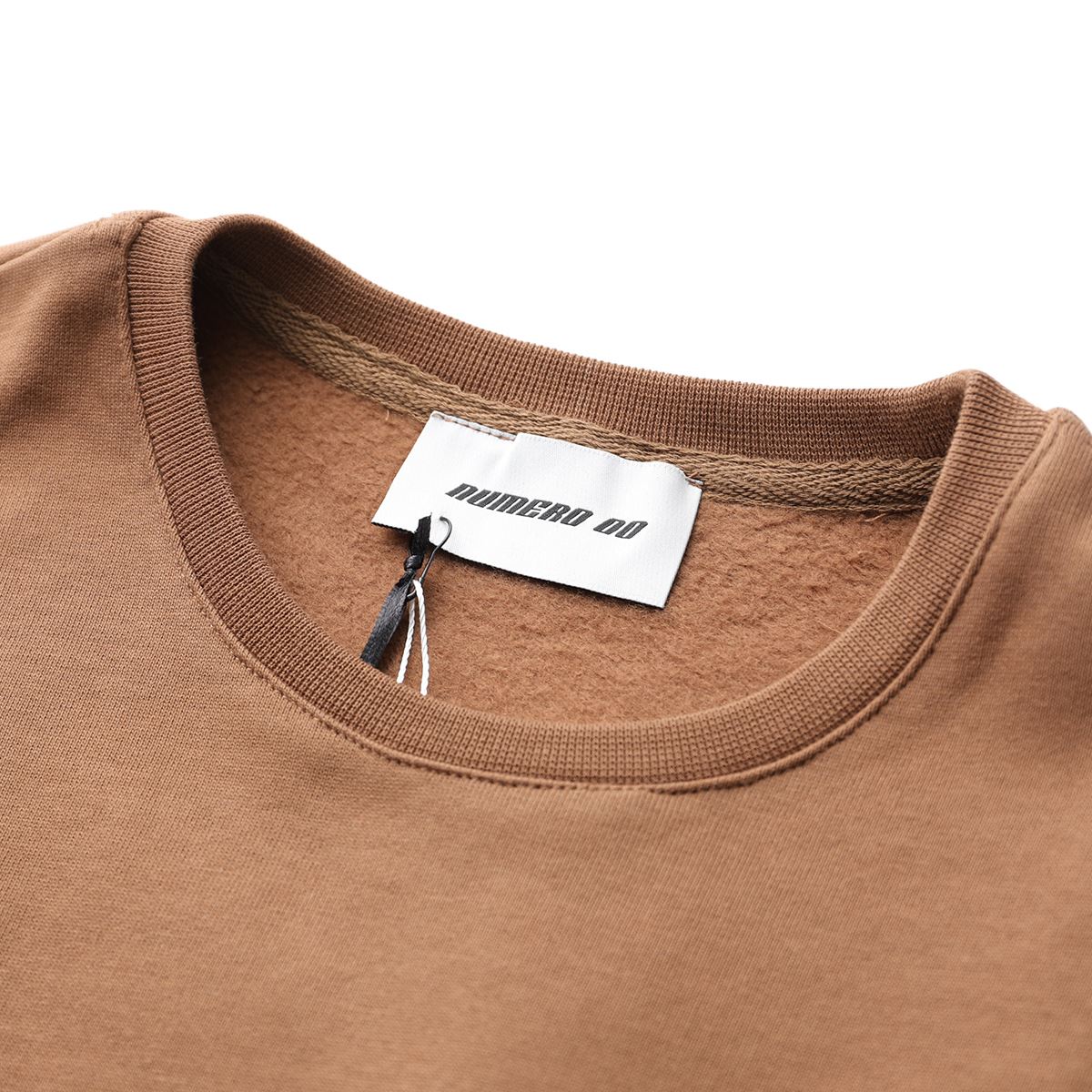 NUMERO 00 ヌメロ スウェットシャツ CREW PATCH NUMERO 22160 メンズ トレーナー ロゴパッチ 裏起毛 コットン クルーネック BROWN NUMERO 00 ヌメロ スウェットシャツ CREW PATCH NUMERO 22160 メンズ トレーナー ロゴパッチ 裏起毛 コットン クルーネック BROWN