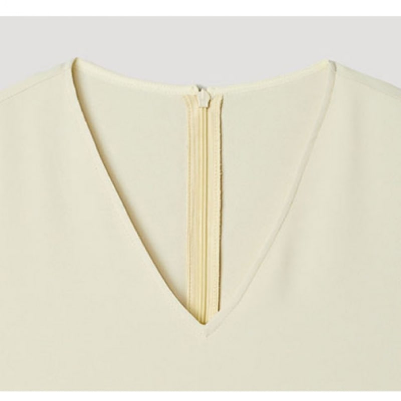 [シューズミス] Vネックスリーブレスブラウス_SWWBLP22030_LB