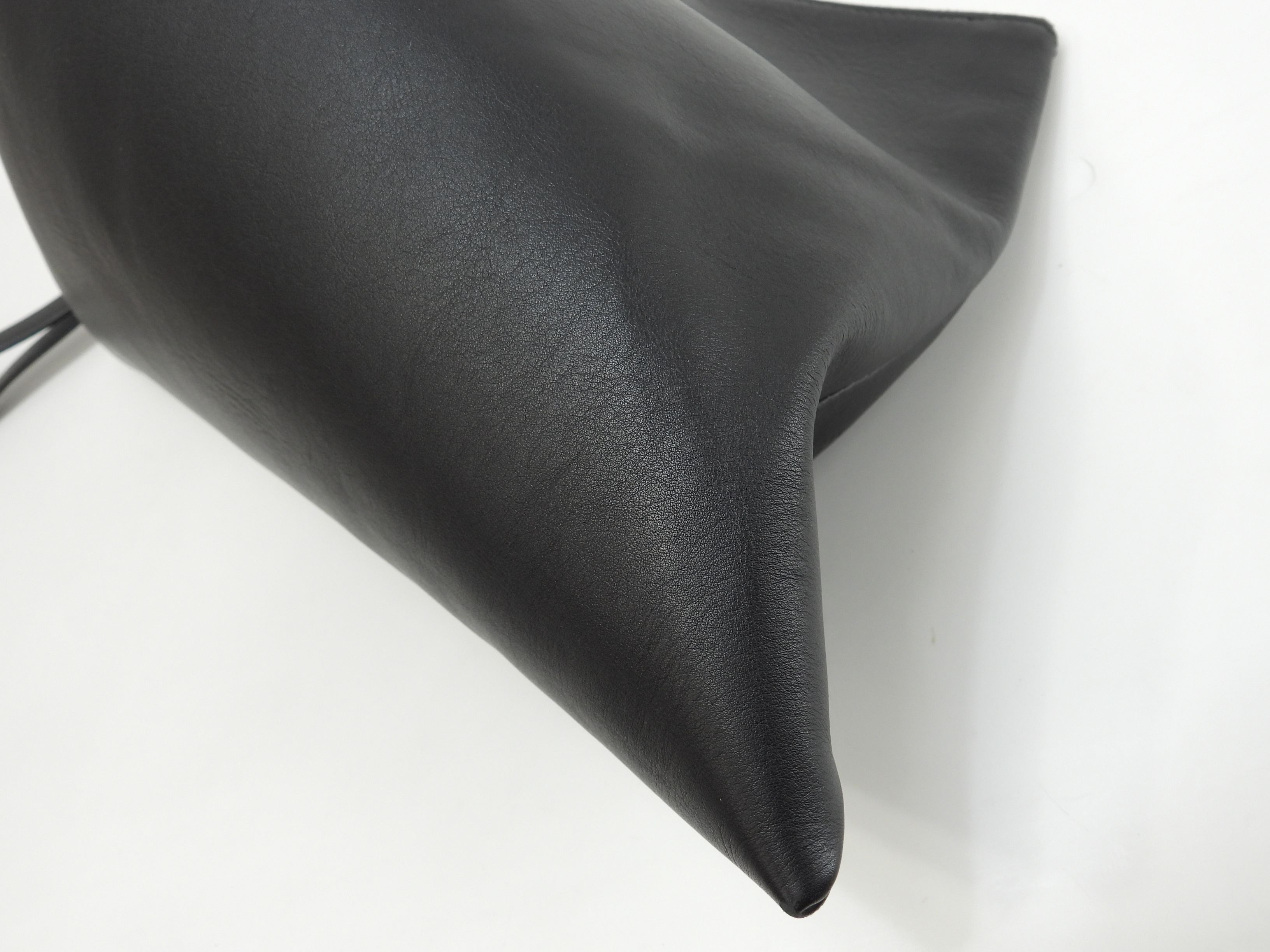 クラッチバッグ 三角 スムースレザー黒 セカンドバッグ 美品@S02133448I クラッチバッグ 三角 スムースレザー黒 セカンドバッグ 美品@S02133448I