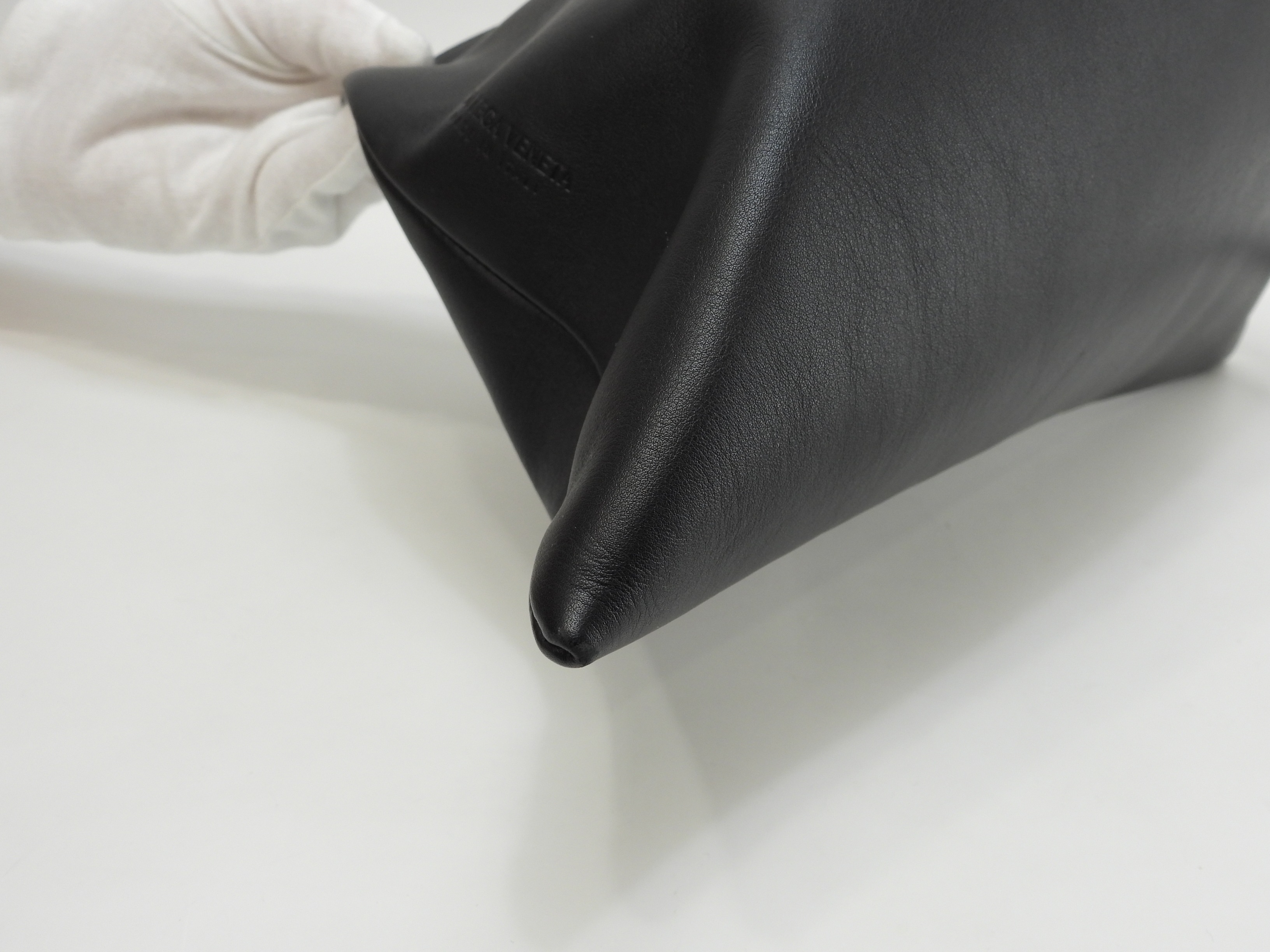 クラッチバッグ 三角 スムースレザー黒 セカンドバッグ 美品@S02133448I クラッチバッグ 三角 スムースレザー黒 セカンドバッグ 美品@S02133448I