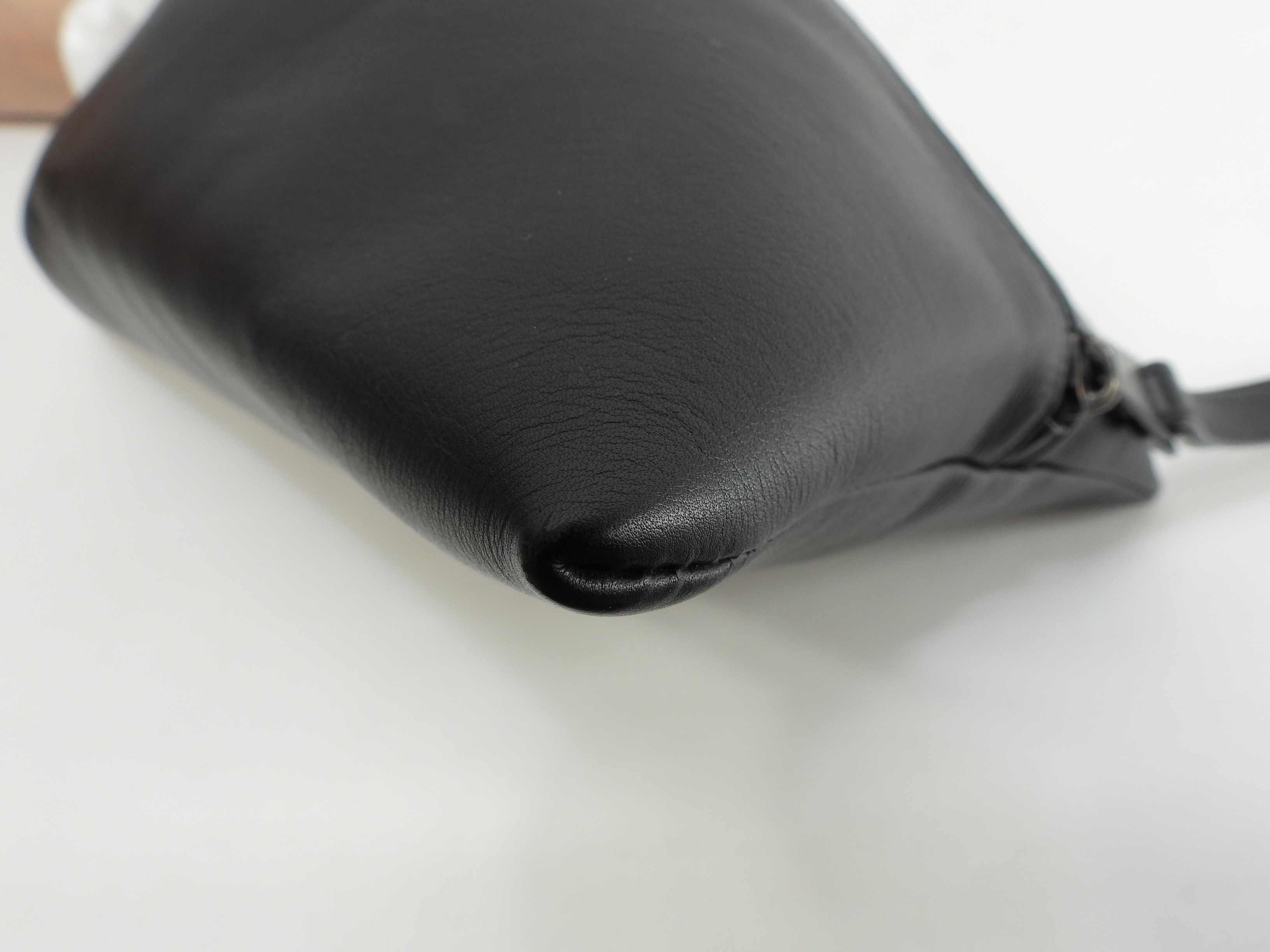 クラッチバッグ 三角 スムースレザー黒 セカンドバッグ 美品@S02133448I クラッチバッグ 三角 スムースレザー黒 セカンドバッグ 美品@S02133448I