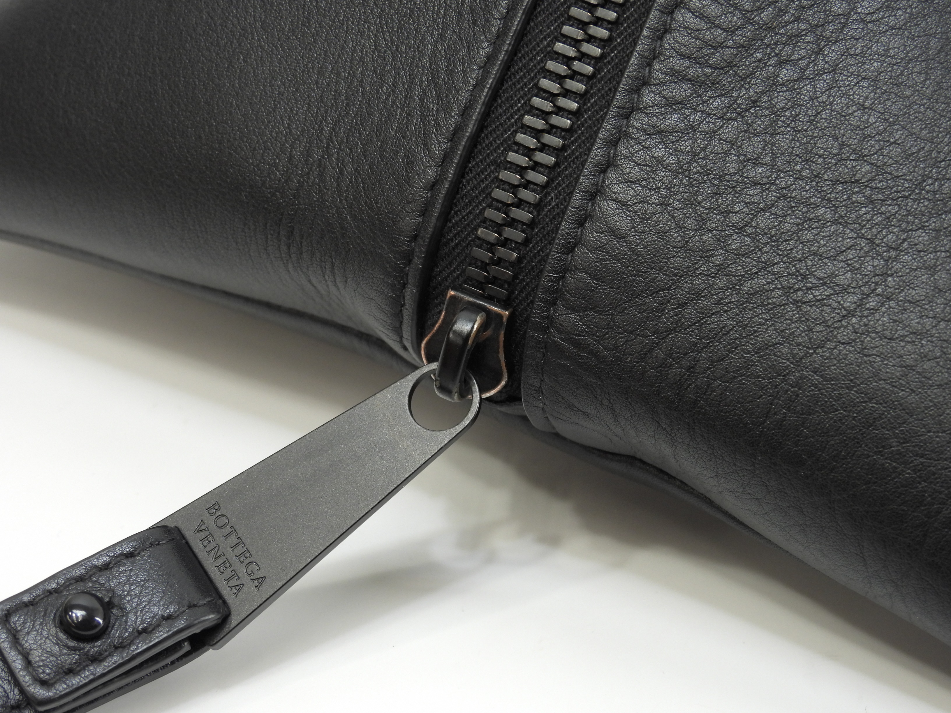 クラッチバッグ 三角 スムースレザー黒 セカンドバッグ 美品@S02133448I クラッチバッグ 三角 スムースレザー黒 セカンドバッグ 美品@S02133448I