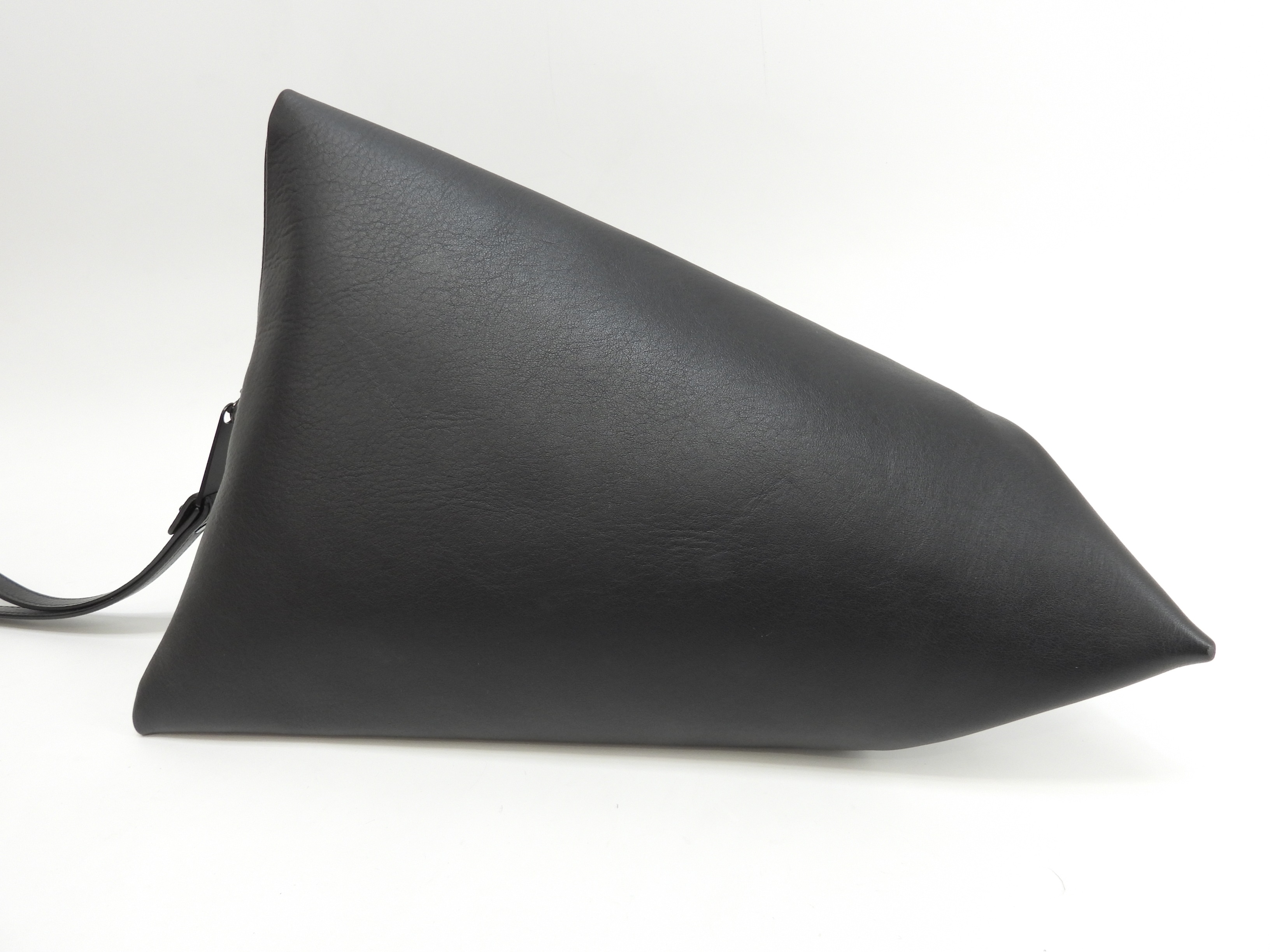 クラッチバッグ 三角 スムースレザー黒 セカンドバッグ 美品@S02133448I クラッチバッグ 三角 スムースレザー黒 セカンドバッグ 美品@S02133448I