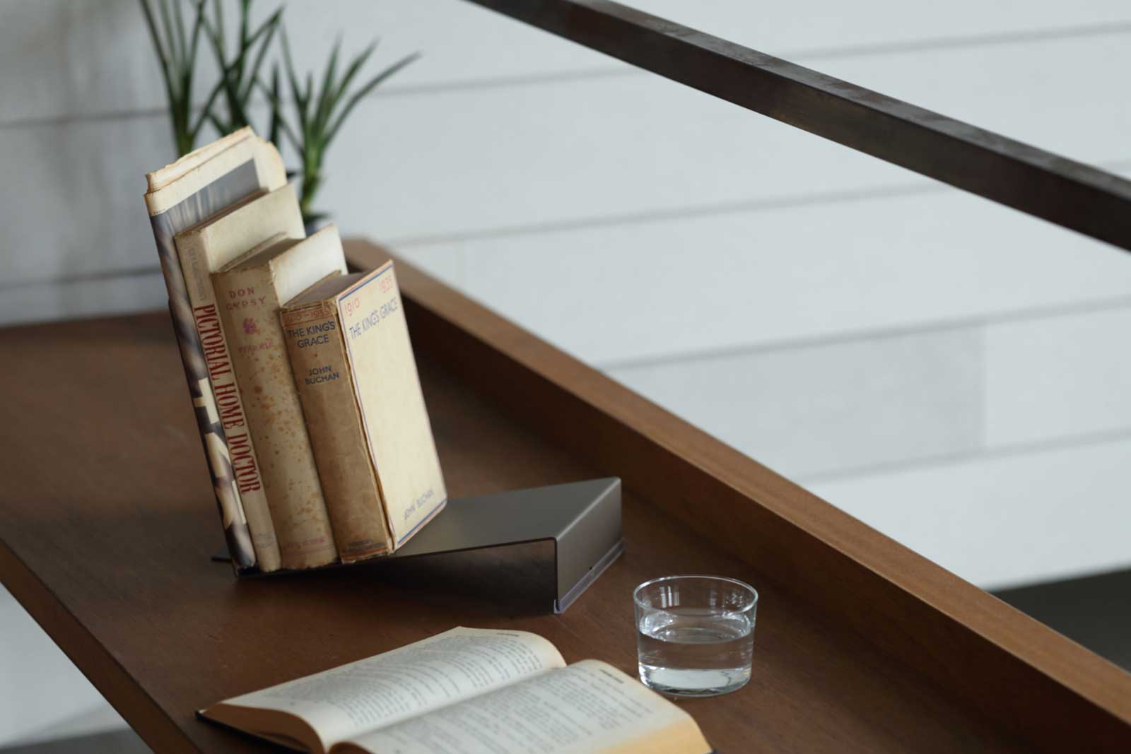 ブックエンド アート イデアコ ブックスタンド ナップ ideaco NAP Bookstand ブラウン ブックエンド アート イデアコ ブックスタンド ナップ ideaco NAP Bookstand ブラウン