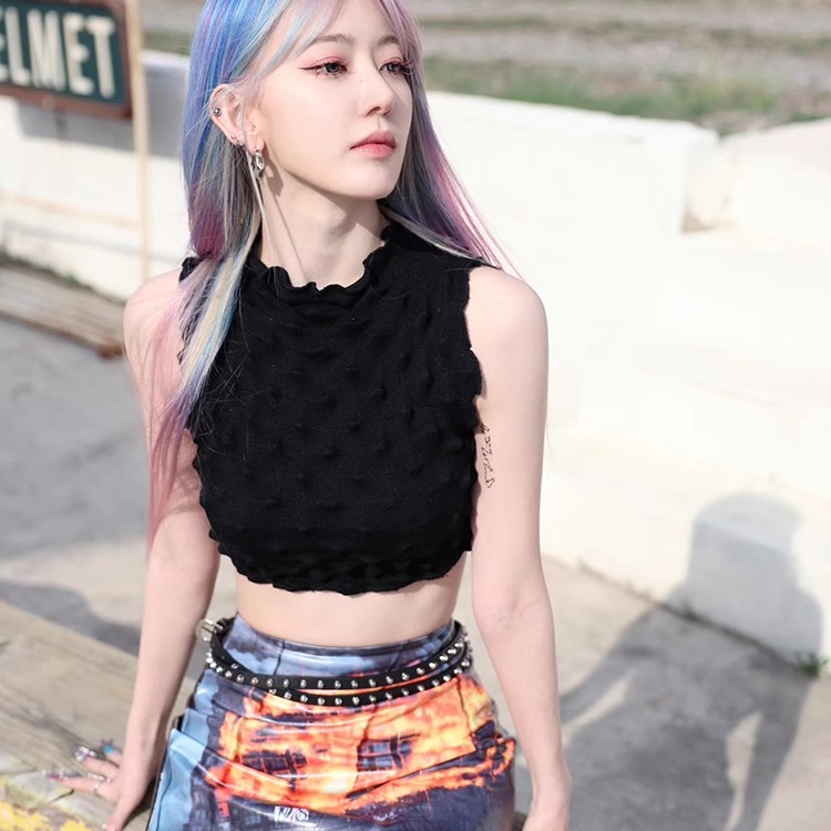 lesserafim 宮脇桜堂 スタンドカラー ノースリーブ テクスチャーショートベスト ファイヤースカート