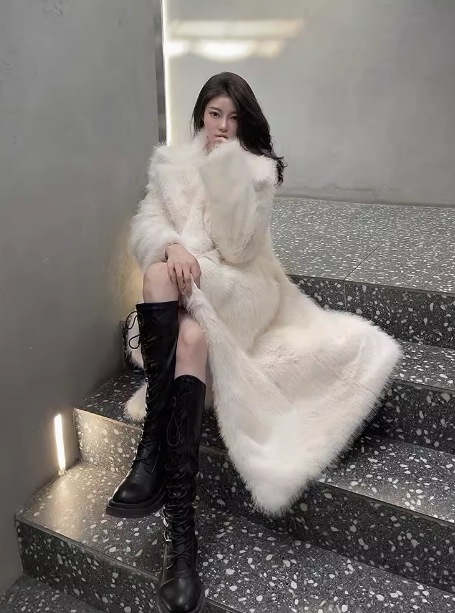 レディース コート ロングコート ロング 長袖 スクエアネック 襟付き Iライン ポケット 前開き ボタン フェイクファー かわいい 大人可愛い 上品 おしゃれ かっこいい 個性的 主役級 存在感 レディース コート ロングコート ロング 長袖 スクエアネック 襟付き Iライン ポケット 前開き ボタン フェイクファー かわいい 大人可愛い 上品 おしゃれ かっこいい 個性的 主役級 存在感