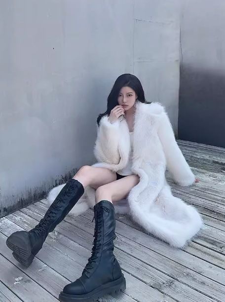 レディース コート ロングコート ロング 長袖 スクエアネック 襟付き Iライン ポケット 前開き ボタン フェイクファー かわいい 大人可愛い 上品 おしゃれ かっこいい 個性的 主役級 存在感 レディース コート ロングコート ロング 長袖 スクエアネック 襟付き Iライン ポケット 前開き ボタン フェイクファー かわいい 大人可愛い 上品 おしゃれ かっこいい 個性的 主役級 存在感