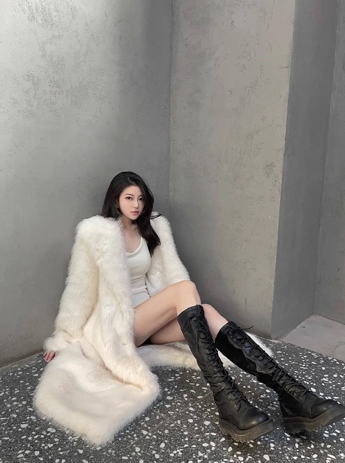 レディース コート ロングコート ロング 長袖 スクエアネック 襟付き Iライン ポケット 前開き ボタン フェイクファー かわいい 大人可愛い 上品 おしゃれ かっこいい 個性的 主役級 存在感 レディース コート ロングコート ロング 長袖 スクエアネック 襟付き Iライン ポケット 前開き ボタン フェイクファー かわいい 大人可愛い 上品 おしゃれ かっこいい 個性的 主役級 存在感