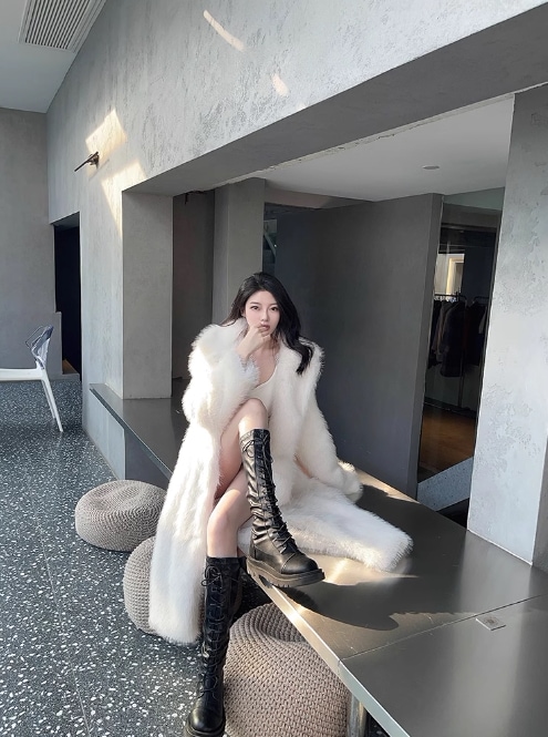 レディース コート ロングコート ロング 長袖 スクエアネック 襟付き Iライン ポケット 前開き ボタン フェイクファー かわいい 大人可愛い 上品 おしゃれ かっこいい 個性的 主役級 存在感 レディース コート ロングコート ロング 長袖 スクエアネック 襟付き Iライン ポケット 前開き ボタン フェイクファー かわいい 大人可愛い 上品 おしゃれ かっこいい 個性的 主役級 存在感