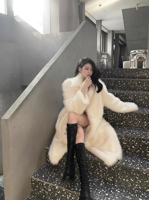 レディース コート ロングコート ロング 長袖 スクエアネック 襟付き Iライン ポケット 前開き ボタン フェイクファー かわいい 大人可愛い 上品 おしゃれ かっこいい 個性的 主役級 存在感 レディース コート ロングコート ロング 長袖 スクエアネック 襟付き Iライン ポケット 前開き ボタン フェイクファー かわいい 大人可愛い 上品 おしゃれ かっこいい 個性的 主役級 存在感