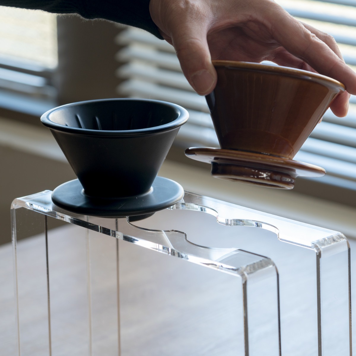 ドリッパースタンドtriple amenist ドリップスタンド スタンド コーヒー ドリップ アクリル アメニスト 日本製 高さ調節 ペーパーホルダー付き 透明 クリア ハンドドリップ