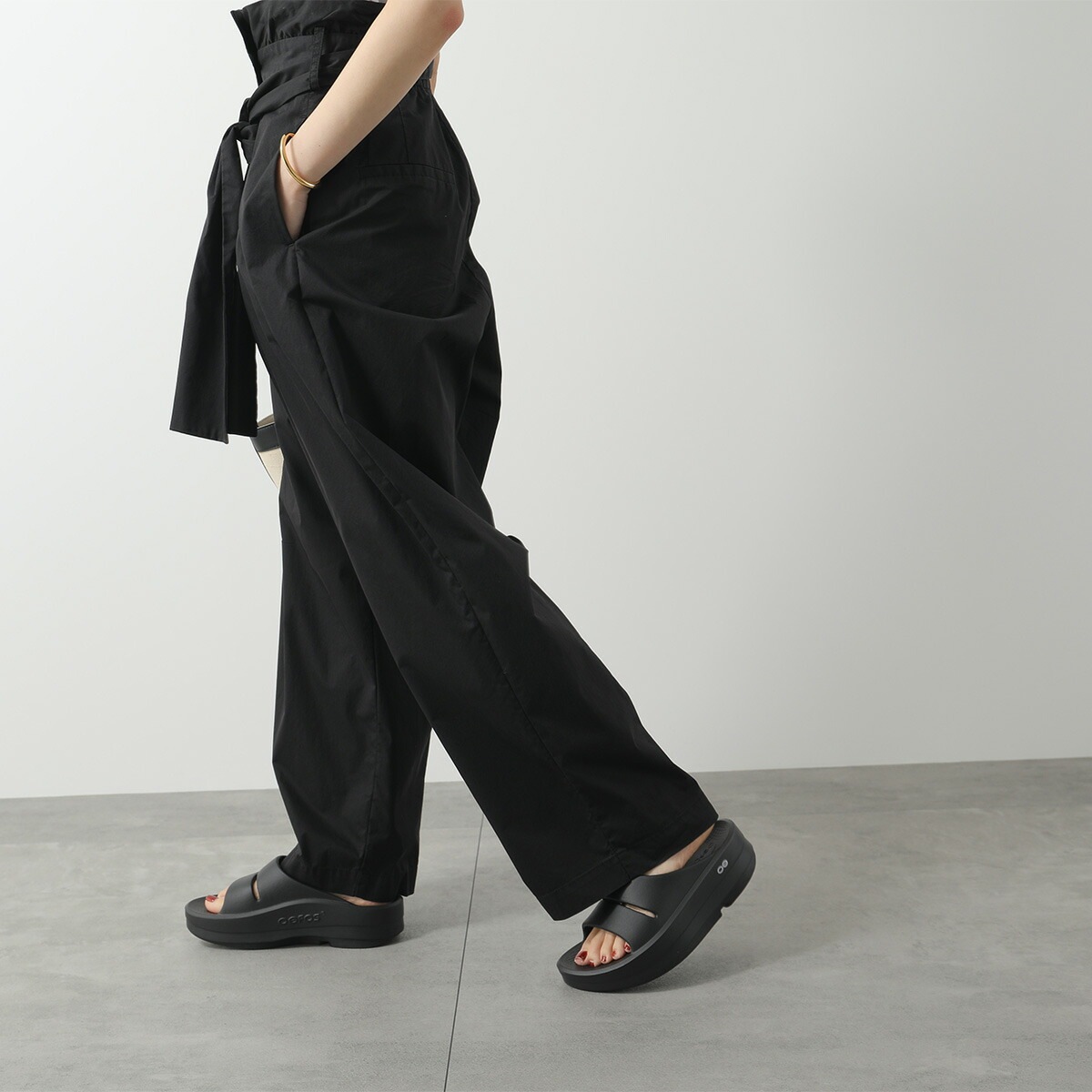 OOFOS ウーフォス リカバリーサンダル OOMEGA OOAHH ウーメガ ウーアー 1110 レディース スライドサンダル スリッパ ロゴ 厚底 EVA 靴 カラー2色 OOFOS ウーフォス リカバリーサンダル OOMEGA OOAHH ウーメガ ウーアー 1110 レディース スライドサンダル スリッパ ロゴ 厚底 EVA 靴 カラー2色