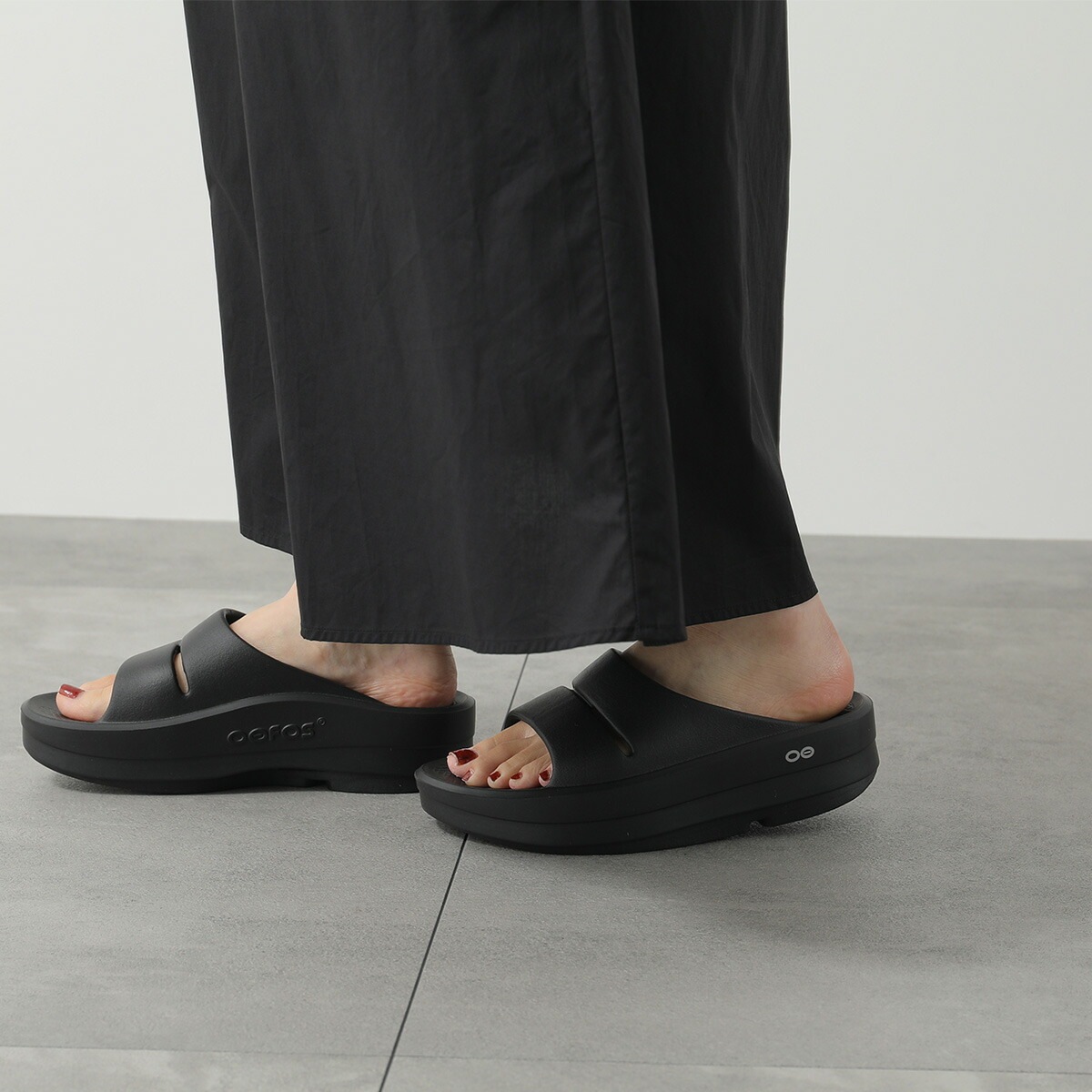 OOFOS ウーフォス リカバリーサンダル OOMEGA OOAHH ウーメガ ウーアー 1110 レディース スライドサンダル スリッパ ロゴ 厚底 EVA 靴 カラー2色 OOFOS ウーフォス リカバリーサンダル OOMEGA OOAHH ウーメガ ウーアー 1110 レディース スライドサンダル スリッパ ロゴ 厚底 EVA 靴 カラー2色