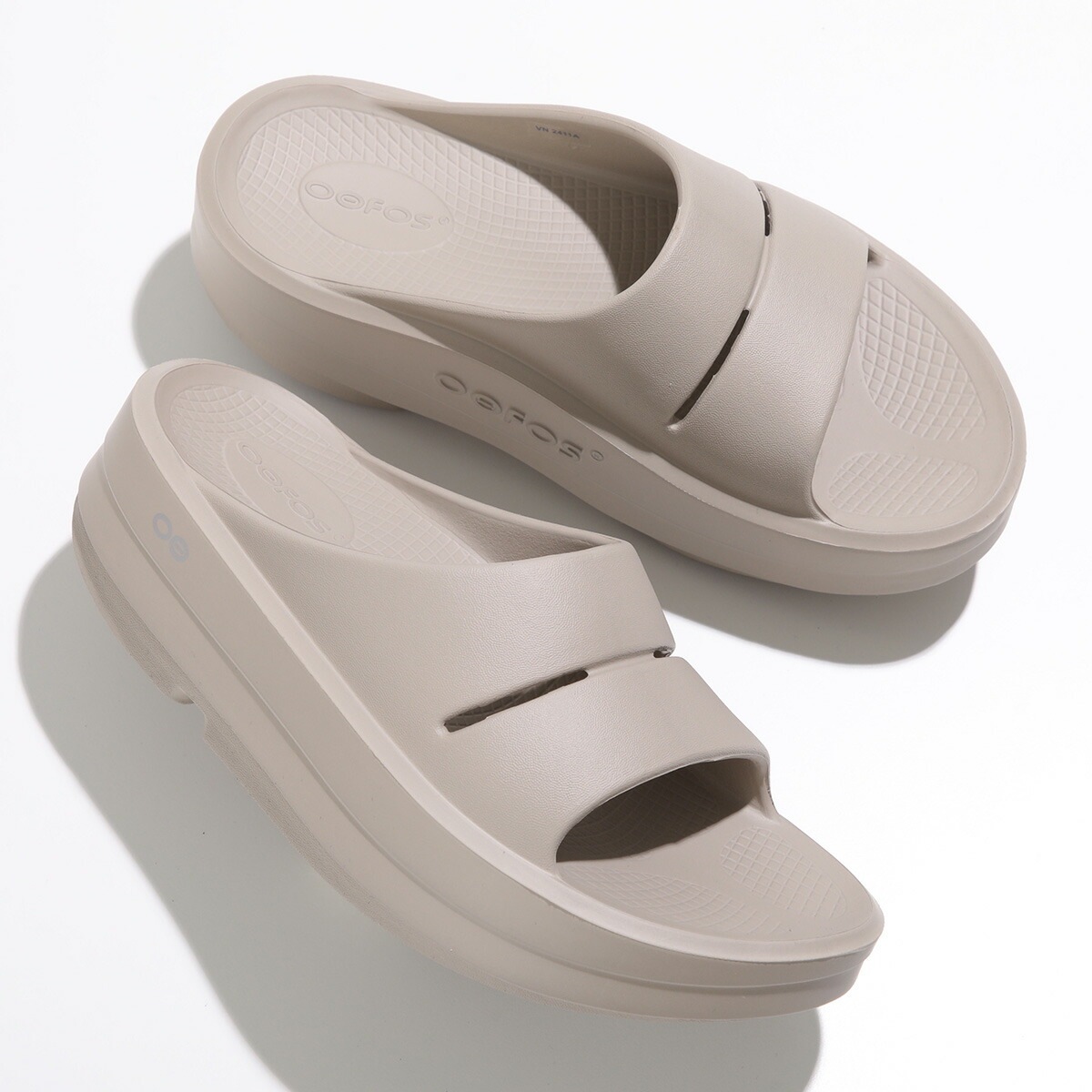 OOFOS ウーフォス リカバリーサンダル OOMEGA OOAHH ウーメガ ウーアー 1110 レディース スライドサンダル スリッパ ロゴ 厚底 EVA 靴 カラー2色 OOFOS ウーフォス リカバリーサンダル OOMEGA OOAHH ウーメガ ウーアー 1110 レディース スライドサンダル スリッパ ロゴ 厚底 EVA 靴 カラー2色