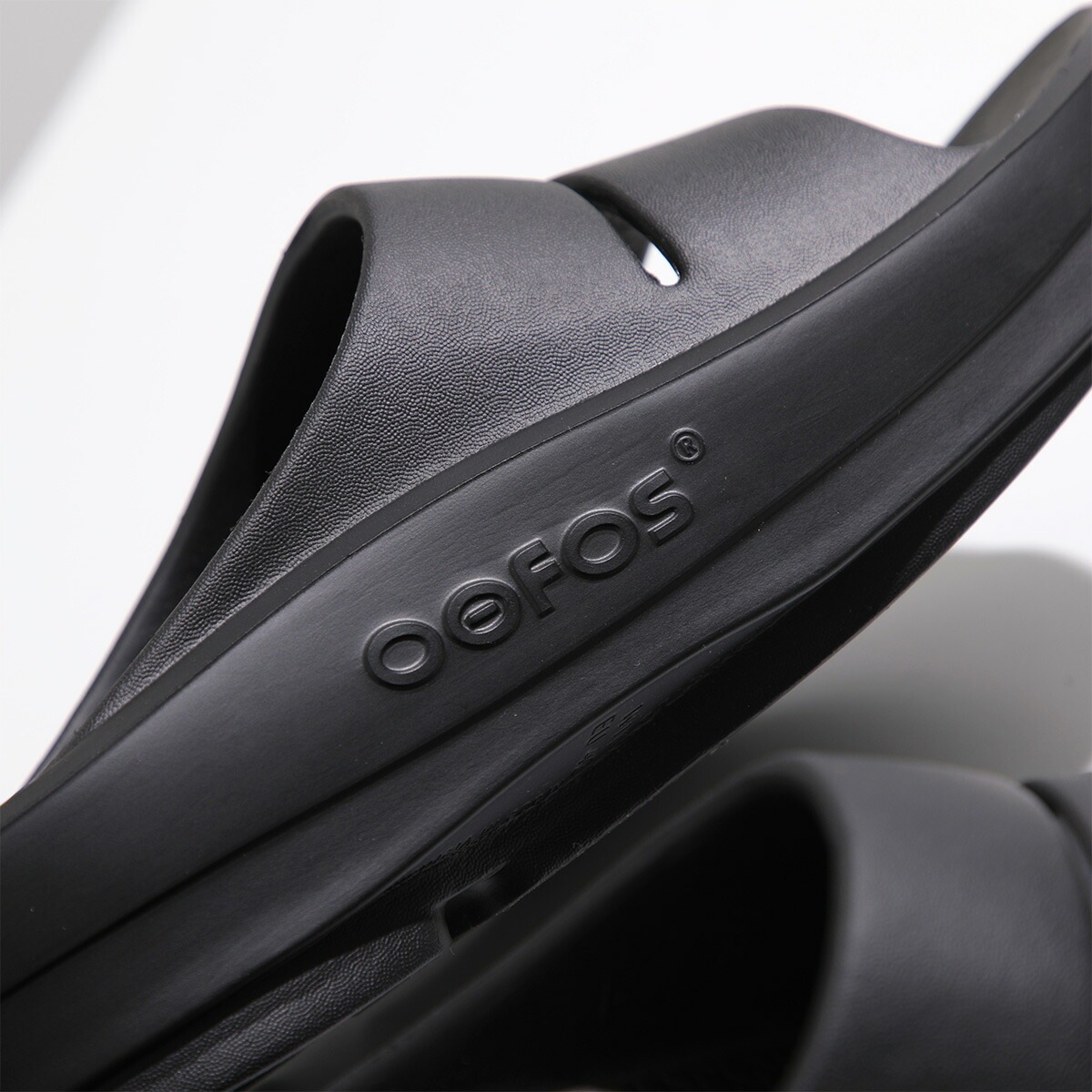 OOFOS ウーフォス リカバリーサンダル OOMEGA OOAHH ウーメガ ウーアー 1110 レディース スライドサンダル スリッパ ロゴ 厚底 EVA 靴 カラー2色 OOFOS ウーフォス リカバリーサンダル OOMEGA OOAHH ウーメガ ウーアー 1110 レディース スライドサンダル スリッパ ロゴ 厚底 EVA 靴 カラー2色