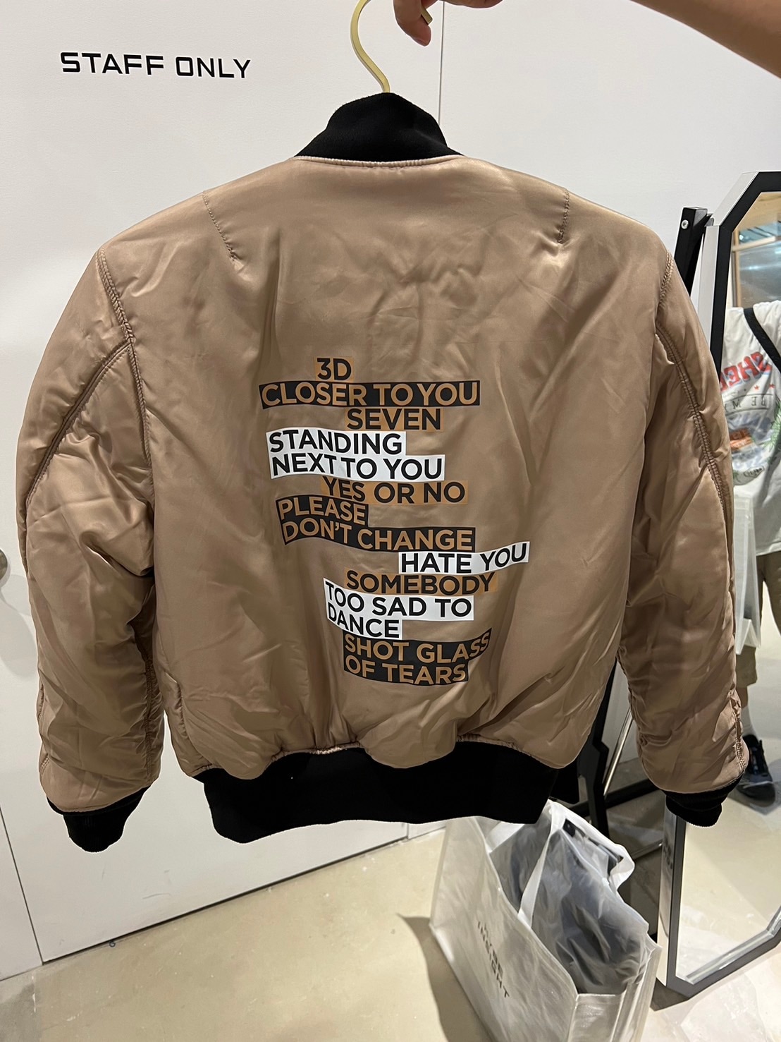 JUNG KOOK 】 『公式』 GOLDEN ジョングク BOMBER JACKET リバーシブル