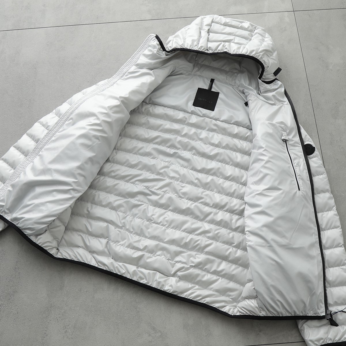 MONCLER Matt Black モンクレール マットブラック ダウンジャケット LAUZET ローゼット 1A00030 595OK メンズ ショート ロゴ フード付き カラー2色