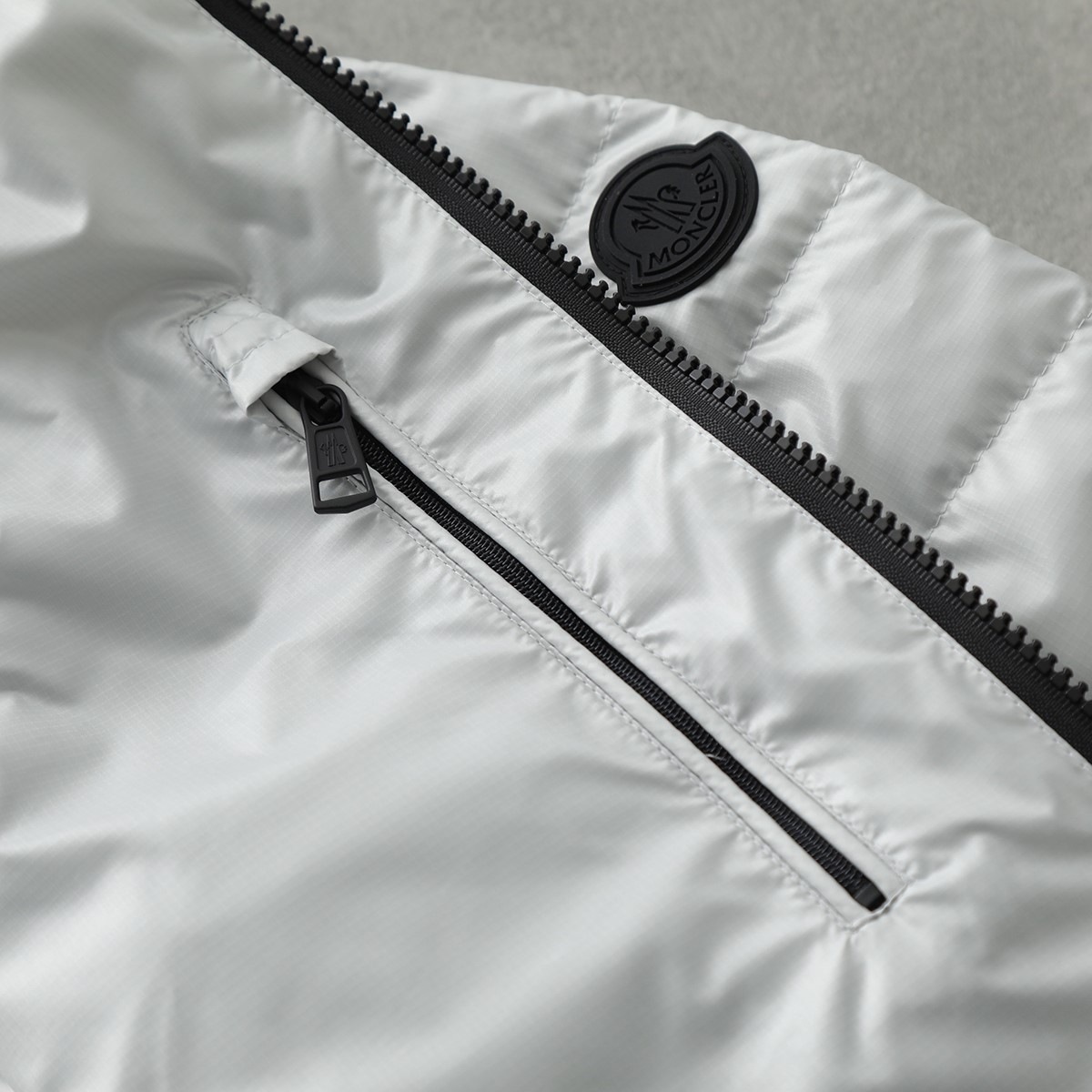 MONCLER Matt Black モンクレール マットブラック ダウンジャケット LAUZET ローゼット 1A00030 595OK メンズ ショート ロゴ フード付き カラー2色