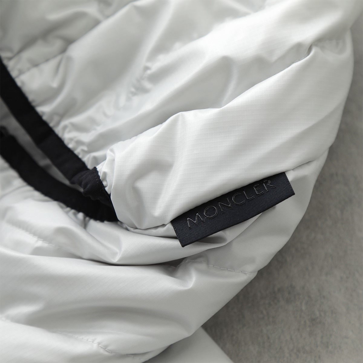 MONCLER Matt Black モンクレール マットブラック ダウンジャケット LAUZET ローゼット 1A00030 595OK メンズ ショート ロゴ フード付き カラー2色
