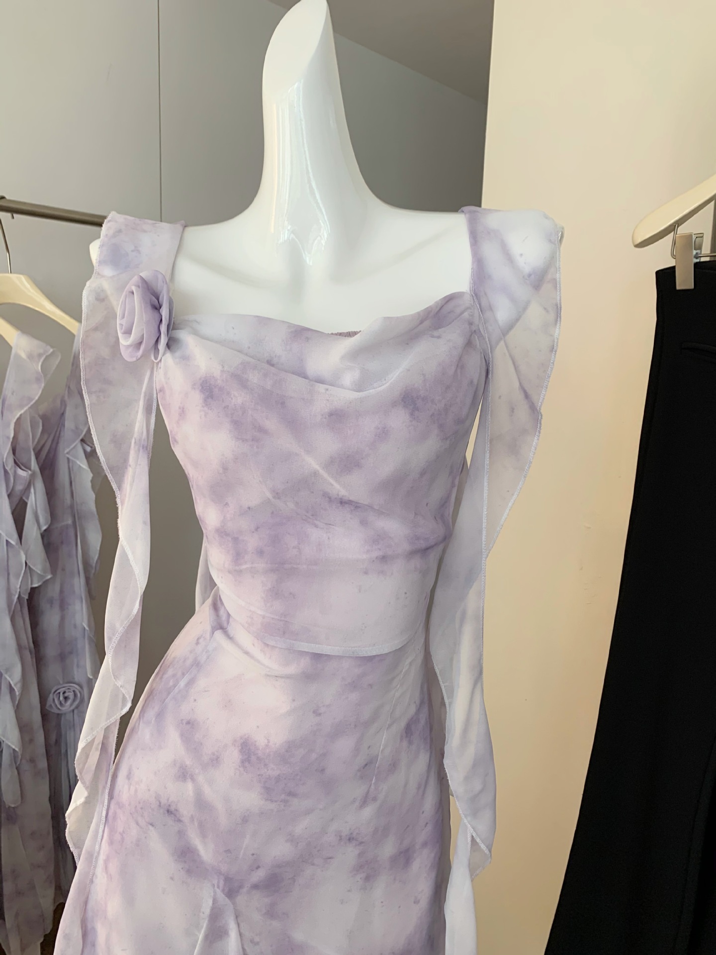 【急速出荷】紫のぼかし花柄シフォンキャミソールワンピースミディアムウエストノースリーブタンクトップスカート 【急速出荷】紫のぼかし花柄シフォンキャミソールワンピースミディアムウエストノースリーブタンクトップスカート