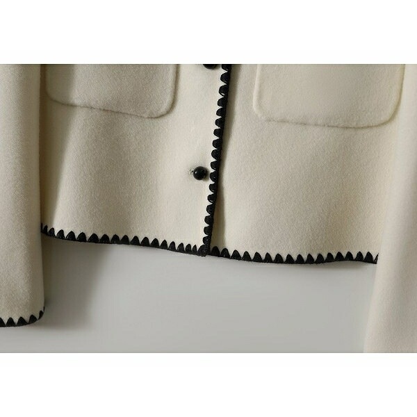 新品掲載！ノーカラージャケット　ビジネスジャケット　改まった席に　パイピング　ホワイト　長袖　ショートジャケット　細く見える通勤通学20代30代40代50代60代