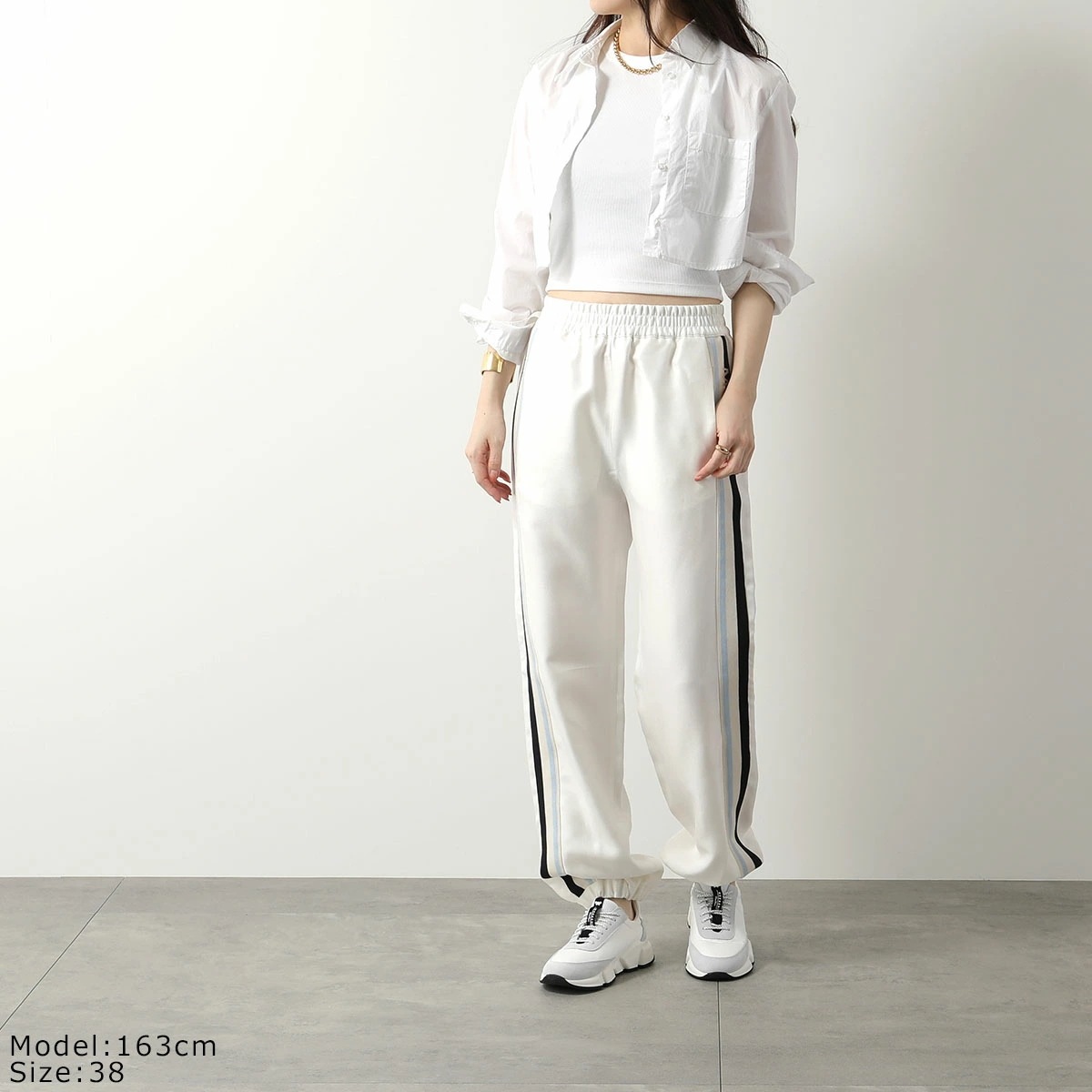 MONCLER モンクレール トラックパンツ 2A00001 597DR レディース ジャージ ロゴ刺繍 イージーパンツ 034 【mega】 MONCLER モンクレール トラックパンツ 2A00001 597DR レディース ジャージ ロゴ刺繍 イージーパンツ 034 【mega】