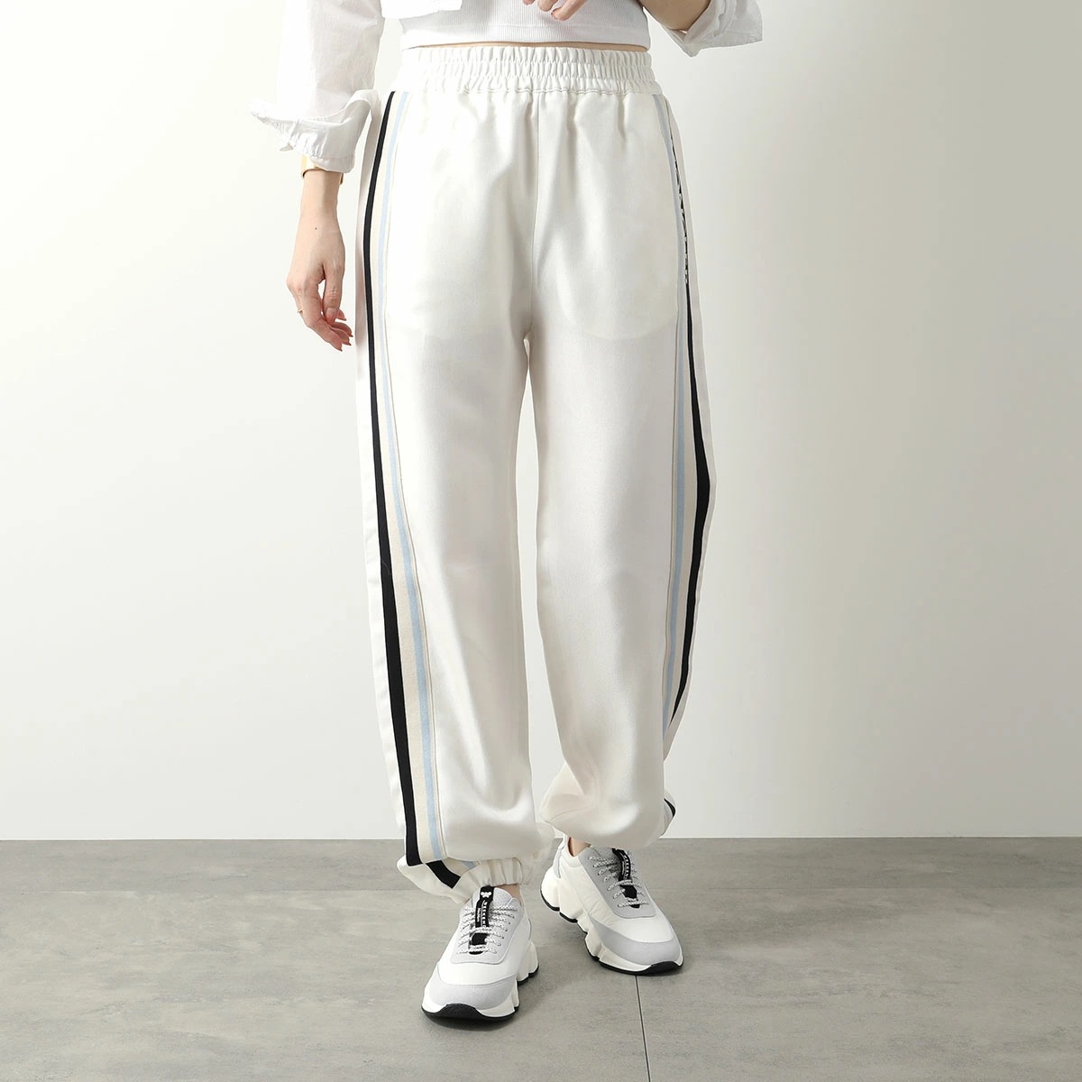 MONCLER モンクレール トラックパンツ 2A00001 597DR レディース ジャージ ロゴ刺繍 イージーパンツ 034 【mega】 MONCLER モンクレール トラックパンツ 2A00001 597DR レディース ジャージ ロゴ刺繍 イージーパンツ 034 【mega】