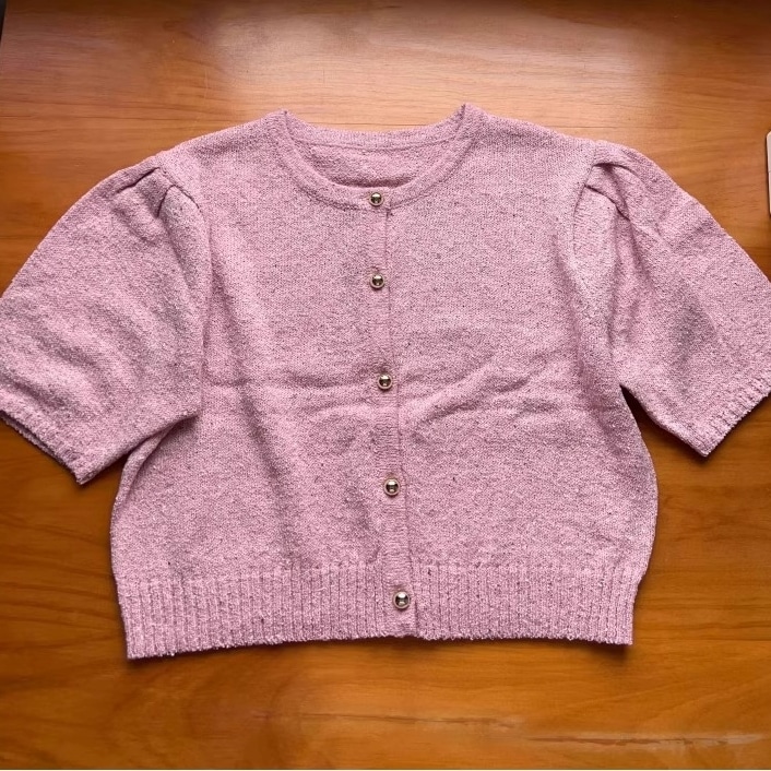 トップス カーディガン 半袖 パフスリーブ ラウンドネック 前開き ボタン ショート丈 かわいい 大人可愛い きれいめ シンプル 上品 おしゃれ かっこいい カジュアル こなれ感 個性的 主役級 トップス カーディガン 半袖 パフスリーブ ラウンドネック 前開き ボタン ショート丈 かわいい 大人可愛い きれいめ シンプル 上品 おしゃれ かっこいい カジュアル こなれ感 個性的 主役級