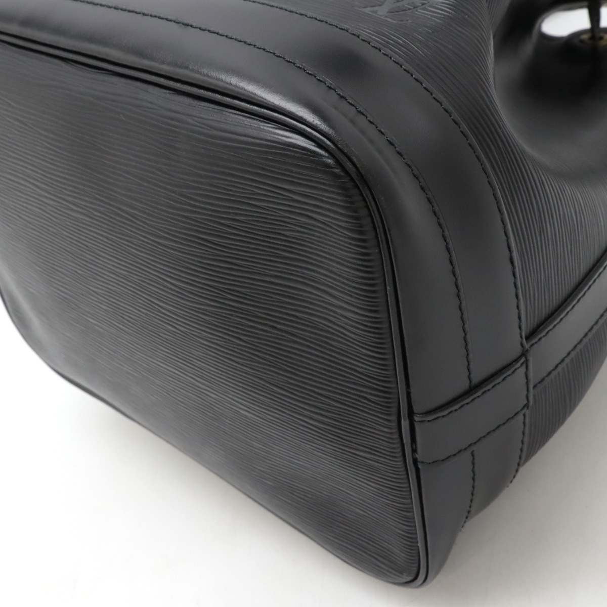 エピ ノエ ショルダーバッグ ワンショルダー セミショルダー 肩掛け 巾着型 レザー ノワール 黒 ブラック M5900 エピ ノエ ショルダーバッグ ワンショルダー セミショルダー 肩掛け 巾着型 レザー ノワール 黒 ブラック M5900