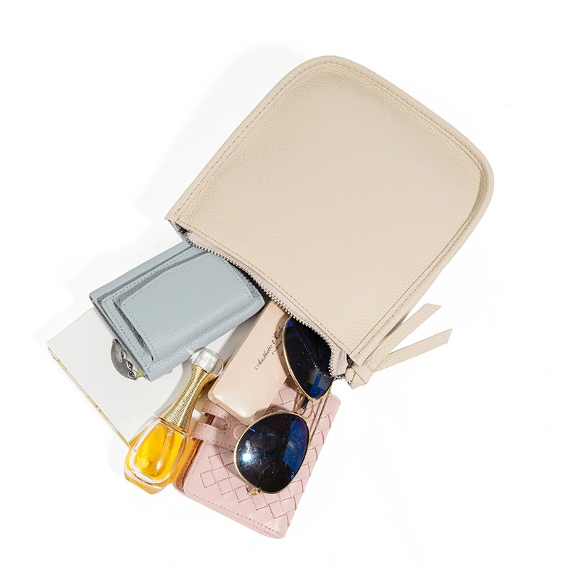 B2 本革 韓国 斜めがけバッグ ミニバッグ レディース 通勤 バッグ 韓国ファッション 肩ベルト調節可能 ショルダーバッグ トートバッグ 調節可能 肩掛け バック カバン レザートートバッグ B2 本革 韓国 斜めがけバッグ ミニバッグ レディース 通勤 バッグ 韓国ファッション 肩ベルト調節可能 ショルダーバッグ トートバッグ 調節可能 肩掛け バック カバン レザートートバッグ