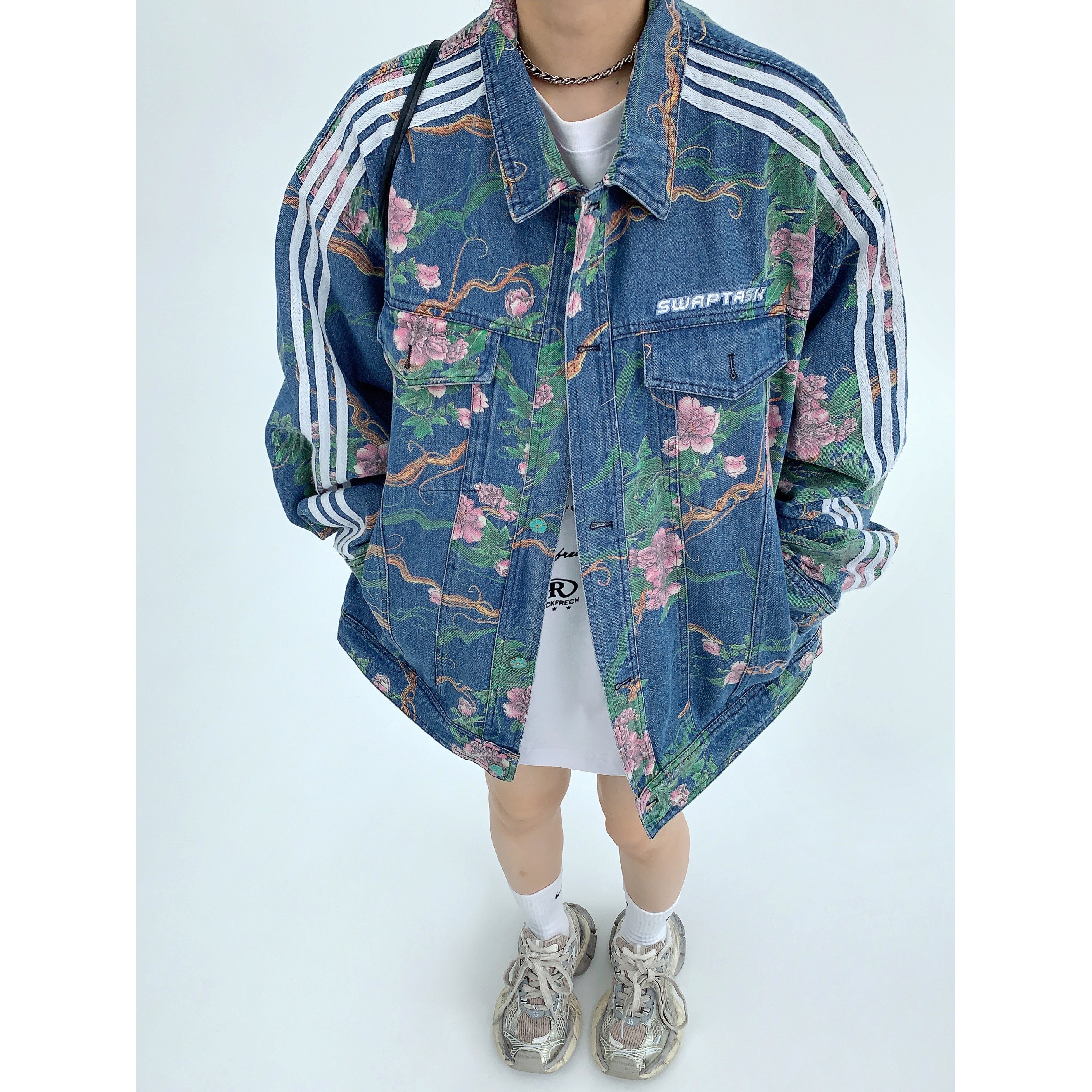 フローラルデザイン デニムジャケット レディース トップス コットン かわいい カジュアル おしゃれ レトロ こなれ感 個性的 花柄 春 秋 デート お出かけ 休日 カフェ M L XL 2XL フローラルデザイン デニムジャケット レディース トップス コットン かわいい カジュアル おしゃれ レトロ こなれ感 個性的 花柄 春 秋 デート お出かけ 休日 カフェ M L XL 2XL