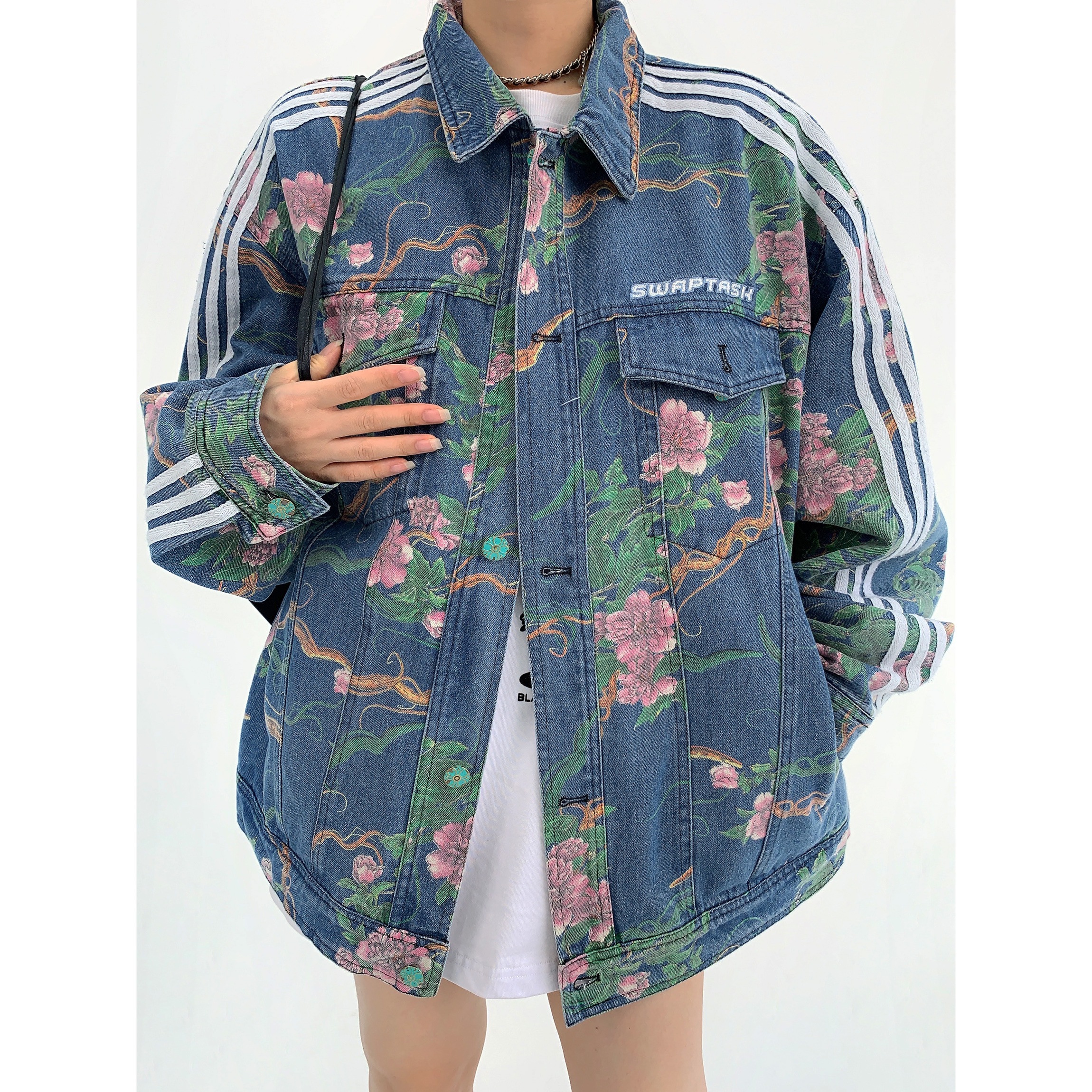 フローラルデザイン デニムジャケット レディース トップス コットン かわいい カジュアル おしゃれ レトロ こなれ感 個性的 花柄 春 秋 デート お出かけ 休日 カフェ M L XL 2XL フローラルデザイン デニムジャケット レディース トップス コットン かわいい カジュアル おしゃれ レトロ こなれ感 個性的 花柄 春 秋 デート お出かけ 休日 カフェ M L XL 2XL
