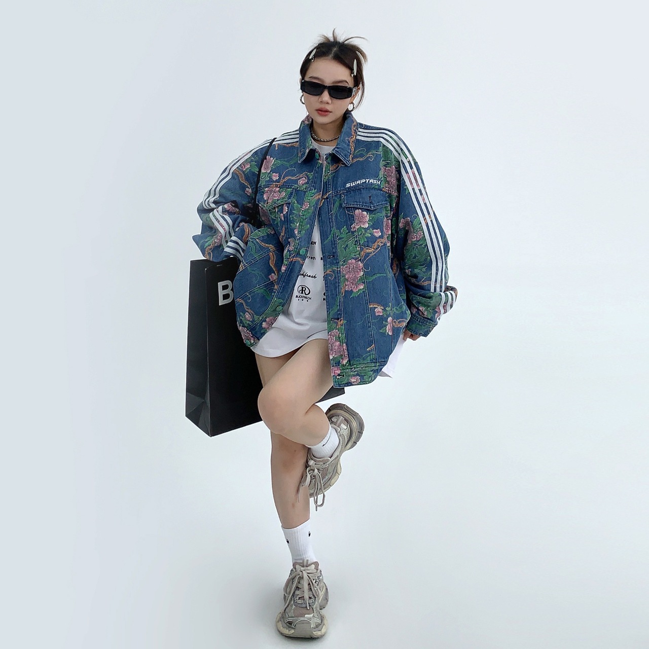 フローラルデザイン デニムジャケット レディース トップス コットン かわいい カジュアル おしゃれ レトロ こなれ感 個性的 花柄 春 秋 デート お出かけ 休日 カフェ M L XL 2XL フローラルデザイン デニムジャケット レディース トップス コットン かわいい カジュアル おしゃれ レトロ こなれ感 個性的 花柄 春 秋 デート お出かけ 休日 カフェ M L XL 2XL