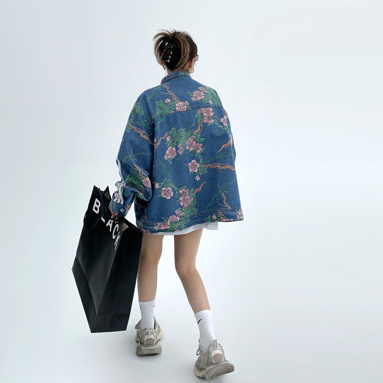 フローラルデザイン デニムジャケット レディース トップス コットン かわいい カジュアル おしゃれ レトロ こなれ感 個性的 花柄 春 秋 デート お出かけ 休日 カフェ M L XL 2XL フローラルデザイン デニムジャケット レディース トップス コットン かわいい カジュアル おしゃれ レトロ こなれ感 個性的 花柄 春 秋 デート お出かけ 休日 カフェ M L XL 2XL