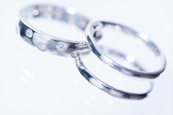 水玉模様のランダムキュービックジルコニアストーン 動くスライドジュエリーリング