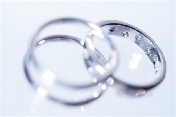 水玉模様のランダムキュービックジルコニアストーン 動くスライドジュエリーリング