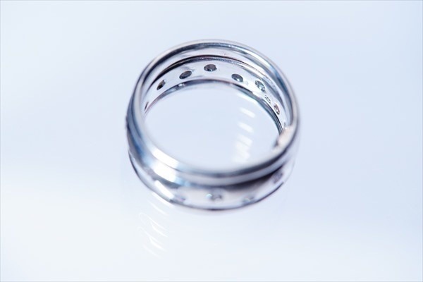 水玉模様のランダムキュービックジルコニアストーン 動くスライドジュエリーリング