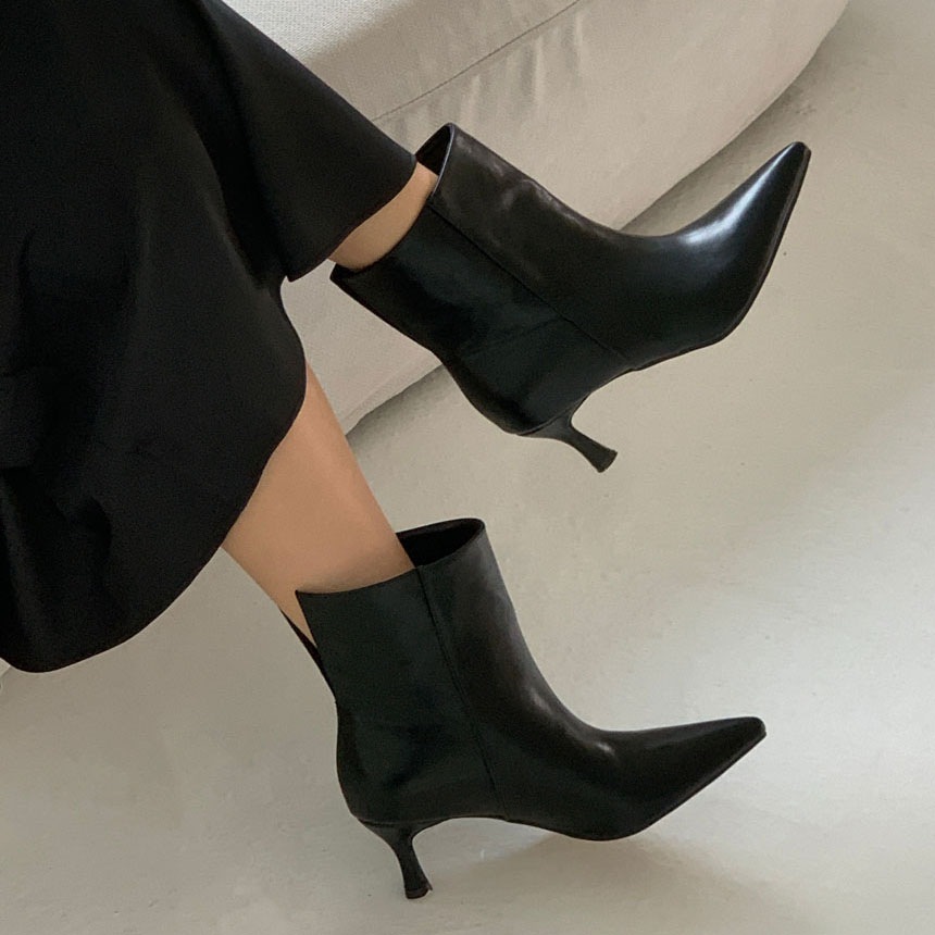 2color ユニークなバックスリットディテール シンプル, ベーシックな雰囲気の ポインテッドトゥ 6cmヒール ショートブーツ 2color ユニークなバックスリットディテール シンプル, ベーシックな雰囲気の ポインテッドトゥ 6cmヒール ショートブーツ