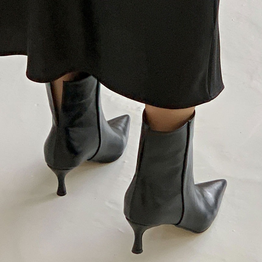 2color ユニークなバックスリットディテール シンプル, ベーシックな雰囲気の ポインテッドトゥ 6cmヒール ショートブーツ 2color ユニークなバックスリットディテール シンプル, ベーシックな雰囲気の ポインテッドトゥ 6cmヒール ショートブーツ