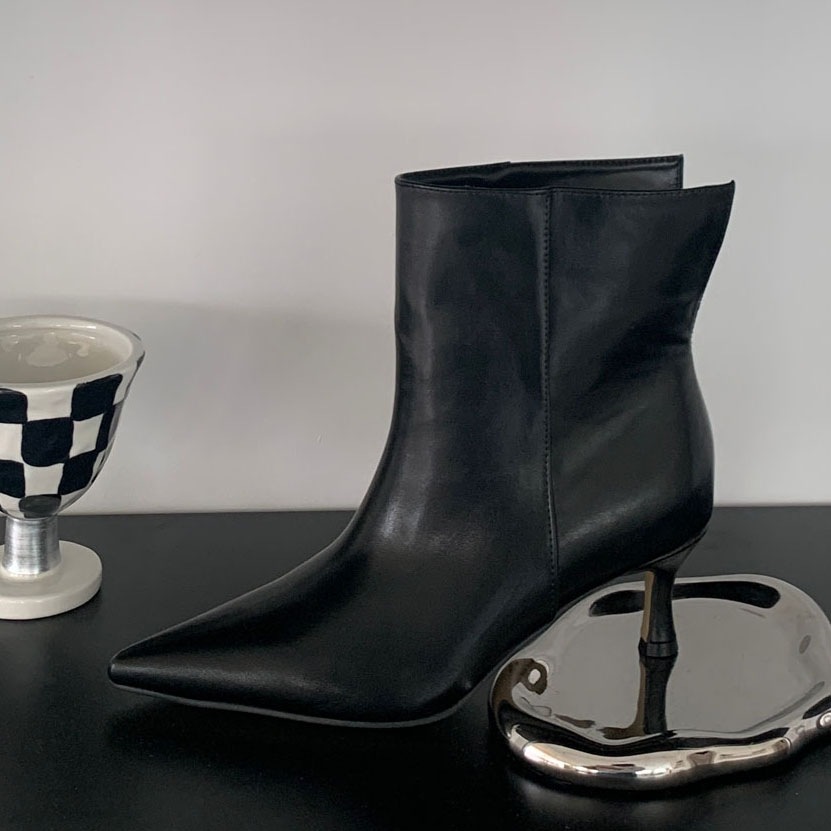 2color ユニークなバックスリットディテール シンプル, ベーシックな雰囲気の ポインテッドトゥ 6cmヒール ショートブーツ 2color ユニークなバックスリットディテール シンプル, ベーシックな雰囲気の ポインテッドトゥ 6cmヒール ショートブーツ