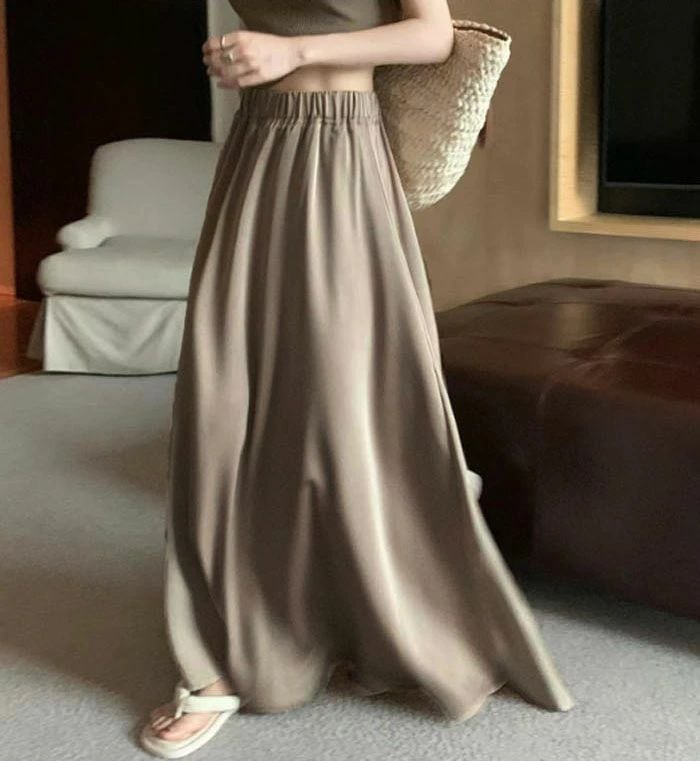 【送料無料】光沢感 ロング 春秋 滑らか レディース マキシ丈 ゴムウエスト プリーツスカート 黒 大きいサイズ