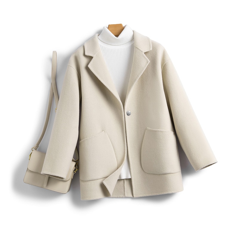 一粒のウールのラシャのコートは秋冬の保温が純粋で街頭のゆったりとしたファッションがあります