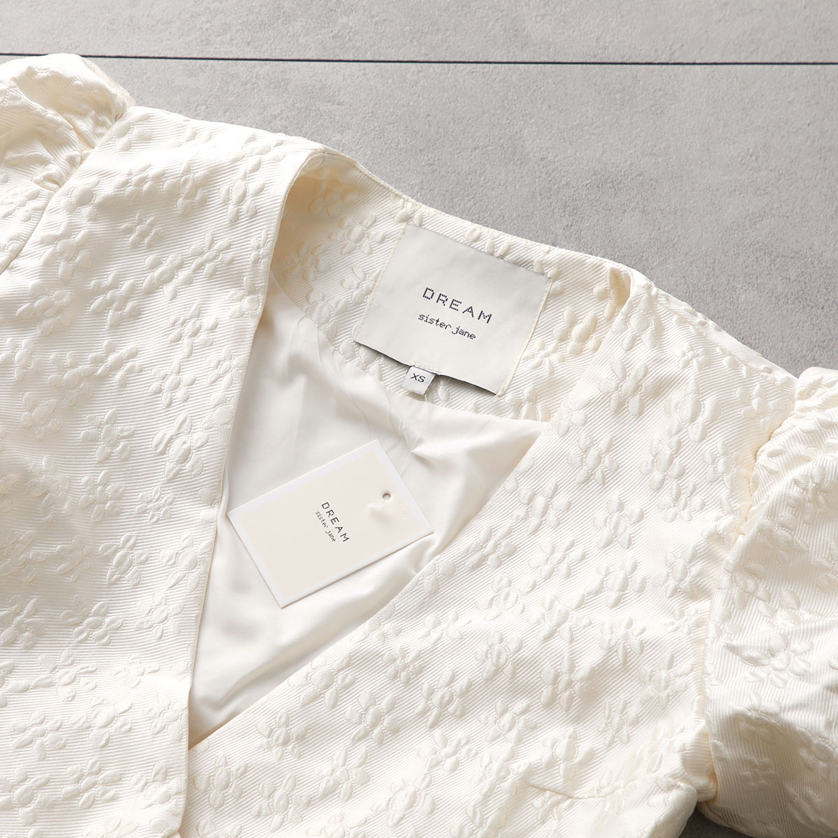 Sister Jane シスタージェーン ワンピース Lilith Jacquard Wrap Dress DRD485 レディース ジャガード 花柄 半袖 Vネック ミニ丈 Whipped-Crea Sister Jane シスタージェーン ワンピース Lilith Jacquard Wrap Dress DRD485 レディース ジャガード 花柄 半袖 Vネック ミニ丈 Whipped-Crea