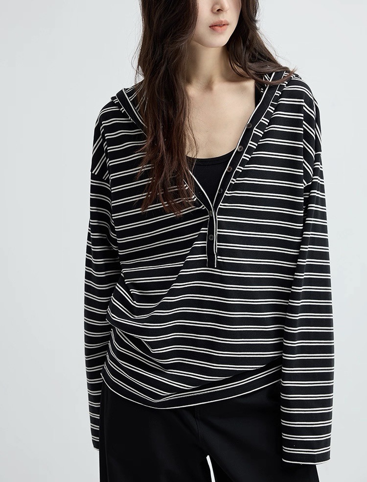 【送.料.無.料.急速発送】フード付きバックルの裾が自然に少し積まれたゆったりとした肩落ち長袖ストライプ 【送.料.無.料.急速発送】フード付きバックルの裾が自然に少し積まれたゆったりとした肩落ち長袖ストライプ